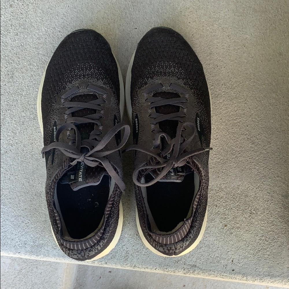 Brooks Levitate 2